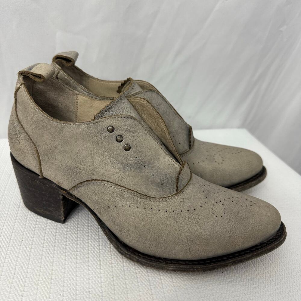 Freebird by Steven Sadie Distressed Ice Gray Ankle Boot Women's Size 8